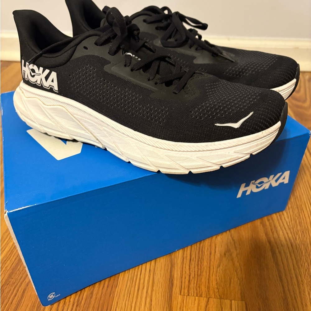 Gently worn Women’s Hoka Arahi 7 Running Shoe - Size 10.5B